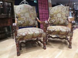 En noyer XIXe style renaissance. paire gros anciens fauteuils haut dossier. garnis d une tapisserie petits points. en...