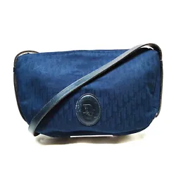 Color : Navy Blue. #3 If the item has both a handle and a shoulder strap, the length of the shoulder strap is listed....