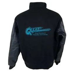 Good used condition. Jacket shows light pilling. Back of jacket has a couple small marks. Embroidered logo on back and...