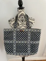 This beautiful Vera Bradley Nantucket Navy Shoulder Bag is perfect for any occasion. The floral pattern and blue handle...