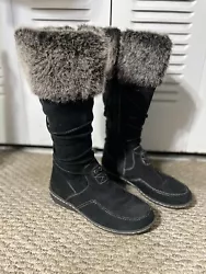 AMERICAN EAGLE WOMENS WINTER FAUX LEATHER BOOTS, BLACK SIZE 7 1/2. synthetic winter boots, excellent condition inside...