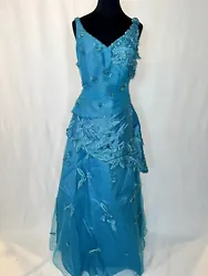 Tehrani Couture Quinceanera, Sweet 16, Prom Dress, Ball Gown size 10. Retail price over $400, now with Minor flaws...