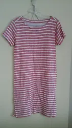 A super cute Vineyard Vines T-Shirt dress in excellent, gently worn condition. 100% Pima Cotton.