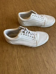 brand New Vans Old Skool Platform lace up - White - Womens Size 7M. In good condition! No box with shoes.