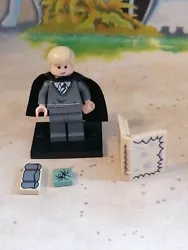 Lego Officiel  Socle non fourni sert juste à présenter la figurine Vendu comme sur les photos de lannonce en ligne...