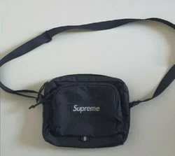 Style: shoulder bag.