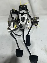 02-06 HONDA CRV - 5 SPEED MANUAL PEDALS CLUTCH BRAKE GAS USED/GOOD CONDITIONIF YOU HAVE ANY QUESTIONS, COMMENTS, OR...