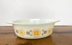 Vintage PYREX Town and Country 043 oval handled 1 1/2 qt casserole.  Very clean, and wonderful condition.