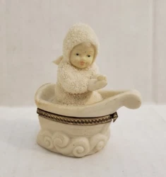 Snowbabies ROCK-A-BYE BABY Hinged #68848. Only missing small fishing pole child is supposed to be holding. These are...