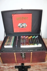 – Le jeu de plateau Harry Potter format voyage, boite rouge. Harry Potter à l’école des sorciers Harry Potter et...