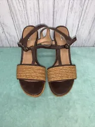 Womens Size 7 UGG Fitchie Wedge Sandals EUC. Condition is 