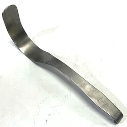 Great condition. There are minor indications of previous use. Scratch on back of deaver retractor.