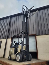 Crown Forklift Model 40FCTT. Less than 4000 Hours. Brakes make squeaking noise.
