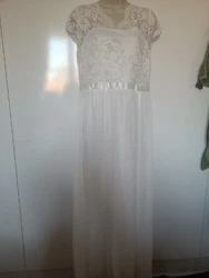 Size xl new white wedding prom dress 👗   Please see pictures 📷 📸  From a smoke and pet free home 🏡 😌
