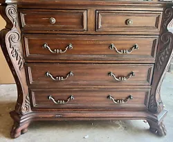 This vintage French Provincial dresser is the perfect addition to any antique furniture collection. With five spacious...