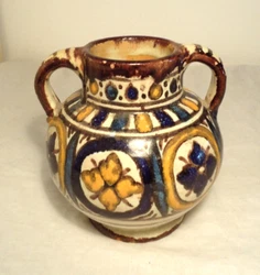 Nabeul - Tunisie. Vase à deux anses. Vase boule à deux anses. Largeur (aux anses) : 11 cms. Envoi soigné et suivi !