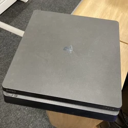 PS4 Slim 500go HS - En État - Pour pièces (Réf. mag : M22113015)A titre purement informatif : Ne s’allume pas et...
