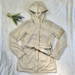Great condition! Columbia Omni shield advanced repellency jacket. “Columbia has infused a lot of advanced technology...