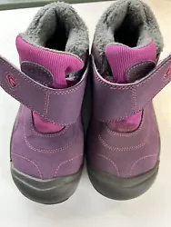Girls Keen Hiking Boots Size 4 Velcro Closure. Some staining, excellent soles.