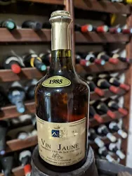 De Jean-Pierre JACQUIER. Propriétaire : J-P Jacquier. Côtes du Juras AOC. 1 bouteille de vin, 630 ml. Couleur :...