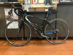 This Advanced version features T700 carbon fiber over the composite, which is both stiffer and lighter. Shimano Ultegra...