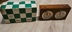 Magnifique Chess clock horloge de jeux d échecs alpha en bois , remontage mécanique Année 60 Très bon état...
