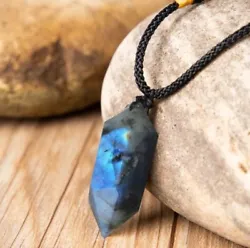 This is an hexagonal pointed shaped pendant with natural healing labradorite Stone, special shaped design well...