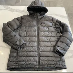 Good condition, the zipper was just replaced by Patagonia Worn Wear in Boulder, Colo.