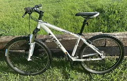 This Trek 4500 Alpha Aluminum Mountain Bike is a great choice for any avid mountain biker. Equipped with a Rock Shox...