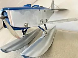 Monoplan repeint façon coupe schneider provenant de la boite constructeur d avion n 0.