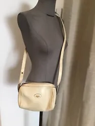 Authentique sac bandouliere cuir beige Gucci vintage. Règlement sous 24 h maxi