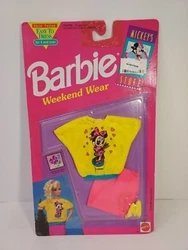 1992 MATTEL BARBIE WEEKEND WEAR MICKEYS STUFF.