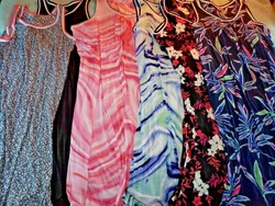 Contrast double binding self-fabric detail at neckline and sleeve opening; slits at sides. Pullover style. (sorry I...