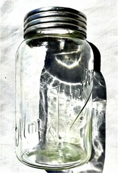 Diamètre du bocal 10 cm. En Bon état.