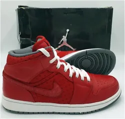 Model Nike Air Jordan 1 Phat. Colour Varsity Red. Excellent condition trainers, Plenty of life left. Upper Material...