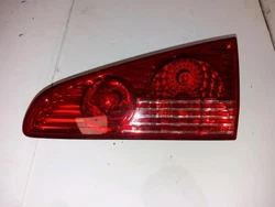Numéro de pièce fabricant : 6351CG. Feu arriere secondaire droit (feux) - PEUGEOT 607. Modèle du véhicule : 607....