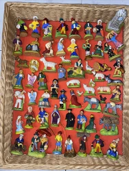 Bonjour Je vend ces anciens santons signés du santonnier Fouque à Aix en Provence.Ils sont vendus à l’unité à...