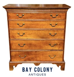 18TH CENTURY ANTIQUE CONNECTICUT CHIPPENDALE CHERRY 5 DRAWER DRESSER / CHEST OF DRAWERS WITH CARVED FAN. This fine...