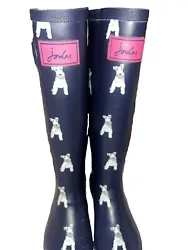 This Joules rain boot is the perfect addition to your wardrobe! Featuring an adorable dog print on a pink background,...