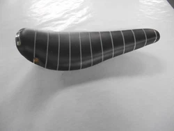 1970s Schwinn black banana seat in good condition. A small tear can be seen in the pictures. Shipping is $20.00