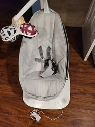 4moms mamaRoo 5 Multi-Motion Baby Swing in Gray. In great condition.