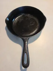 Unmarked Wagner Ware #5 Cast Iron Skillet, 8