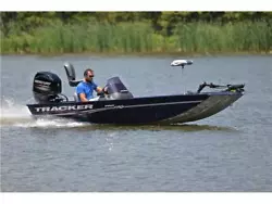 You are viewing a 2019 Bass Tracker Pro 170 edition aluminum boat. This boat shows well and has low hours.