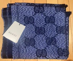 Crafted from wool jacquard in contrasting shades of blue, this reversible scarf is defined by the Houses monogram....