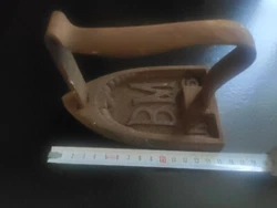 En l état, à nettoyer  Longueur 15,5 cm hauteur 10 cm largeur 9 Poids 1, 2 kg