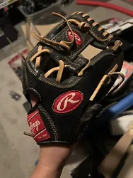 Rawlings R115BBR Renegade 11.5” Baseball Glove Black Right Hand Throw. Condition is Pre-owned. Shipped with USPS...