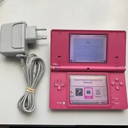 Console Nintendo Dsi Ds i Coloris : Rose La console fonctionne bien.Des Traces et rayures sur la coque et l’écran...