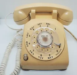 ROTARY PHONE. BELL SYSTEMS. GOOD SHAPE. COULD USE A GOOD CLEANING.