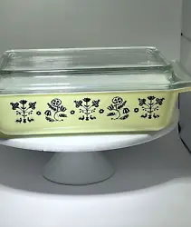 1957 Pyrex. Yellow & Black Embroidery “Needlepoint”. Space Saver #575. This dish is in Very Good Condition. Lid...