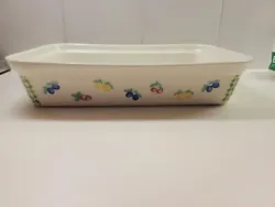 Feel free to send any offers  Great condition  No chips or cracks  Bright and shiny  Large rectangular baker Beautiful...